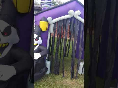 2007 inflatable haunted house soundbox on my 8.5 foot inflatable haunted house