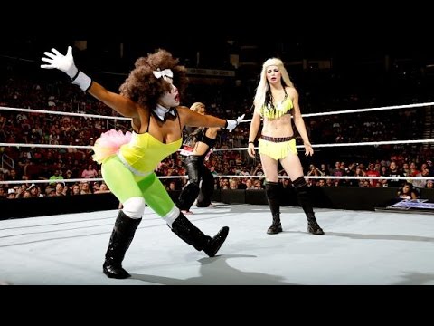 WWE SmackDown 10.31.14 Divas Halloween Costume Battle Royal (720p)